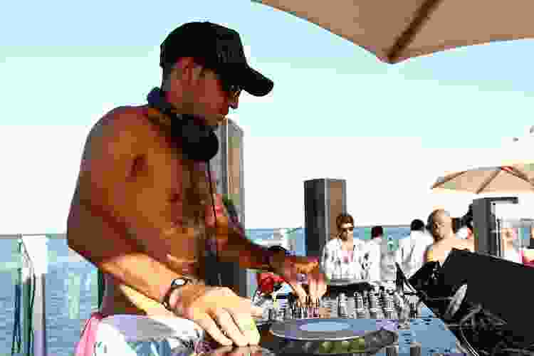 Refresh @Club 88 